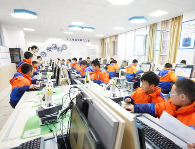 新模态的语文课正在把沉淀数十年的主题教育与AI技能深度交融 新模态的语文课正在把沉淀数十年的主题教育与AI技能深度交融